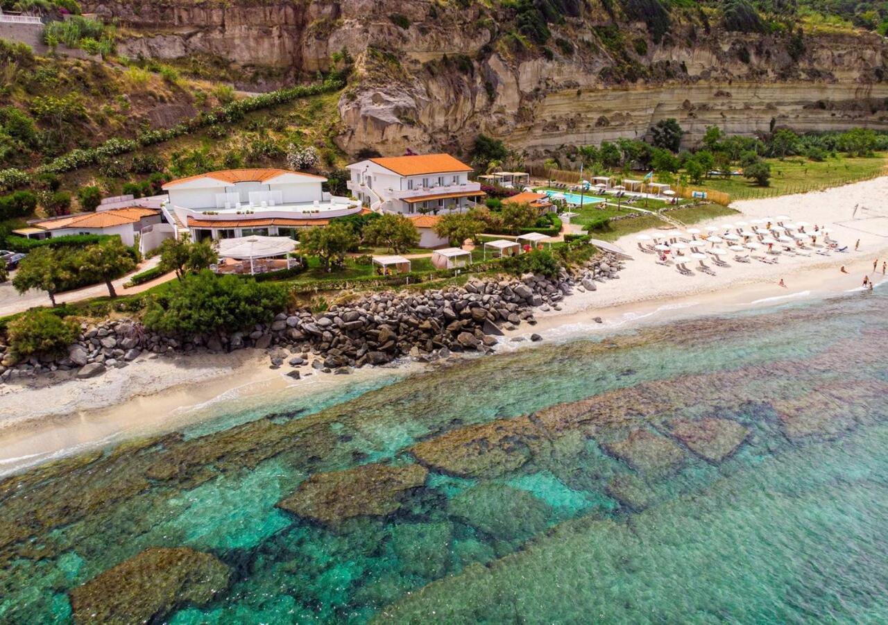 Borgo Di Riaci Beach Resort سانتا دومينيكا المظهر الخارجي الصورة