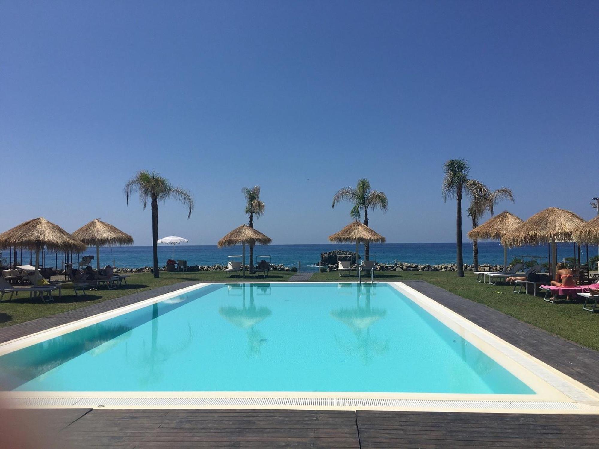 Borgo Di Riaci Beach Resort سانتا دومينيكا المظهر الخارجي الصورة