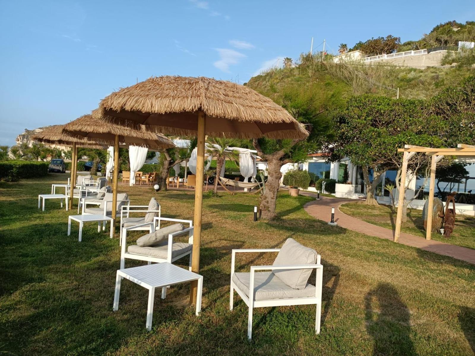 Borgo Di Riaci Beach Resort سانتا دومينيكا المظهر الخارجي الصورة