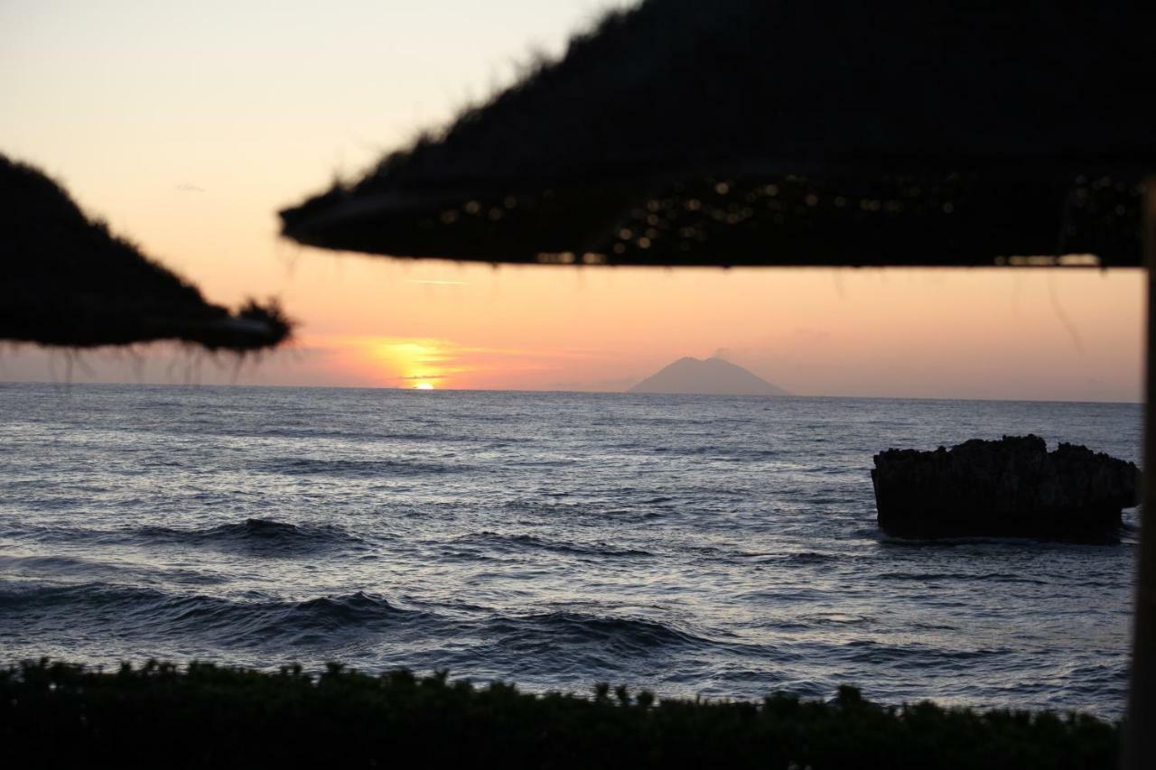 Borgo Di Riaci Beach Resort سانتا دومينيكا المظهر الخارجي الصورة