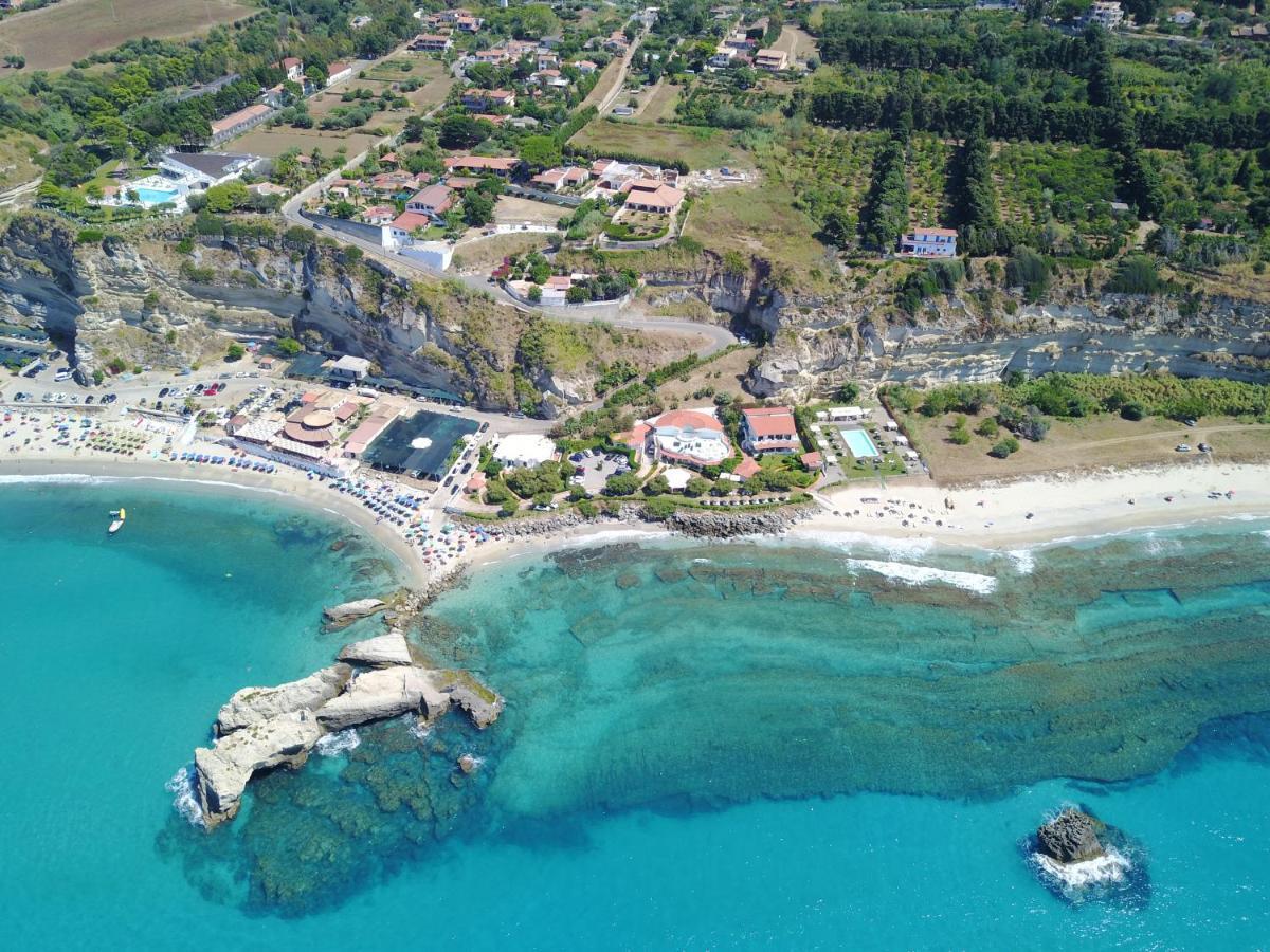 Borgo Di Riaci Beach Resort سانتا دومينيكا المظهر الخارجي الصورة