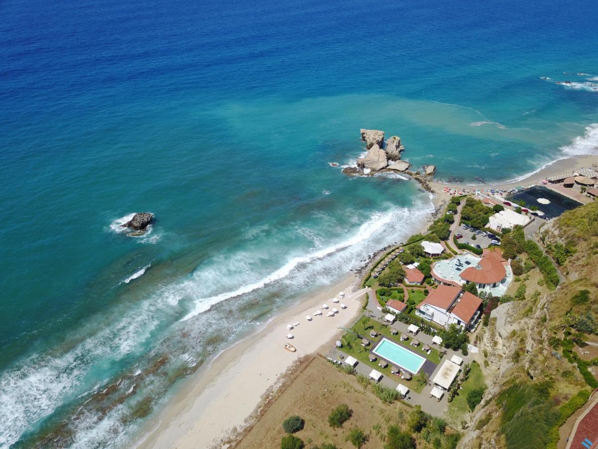 Borgo Di Riaci Beach Resort سانتا دومينيكا المظهر الخارجي الصورة